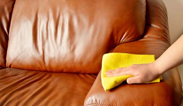 Jak správně vyčistit sedačku: kompletní návod pro domácí čištění i prevenci