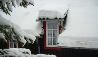 Mytí oken v zimě: jak na křišťálový výhled bez námrazy