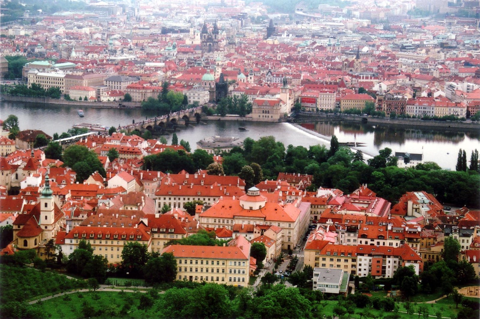 Pohled na Staré Město a Malou Stranu v Praze 1